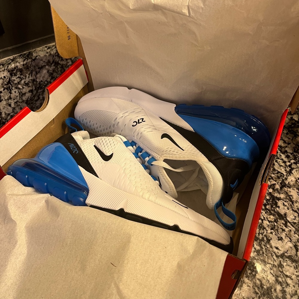 Nike 270